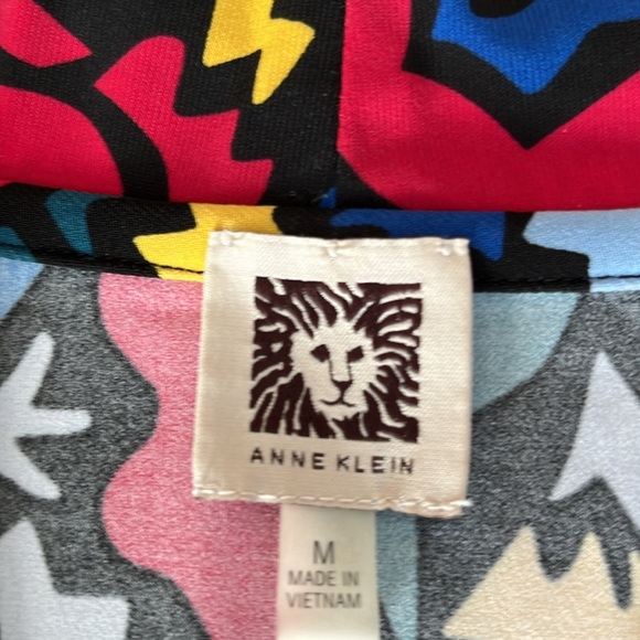 Anne Klein V-Neck Sleeveless Top Med. Abstract multicolored design. - Picture 6 of 9